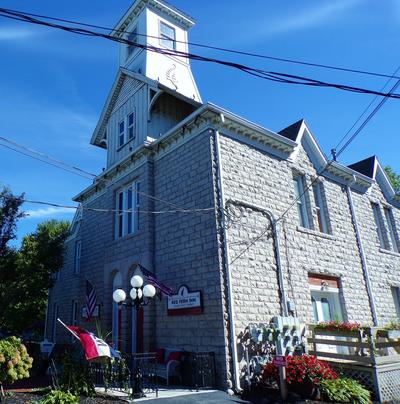 Th Red Fern Inn
